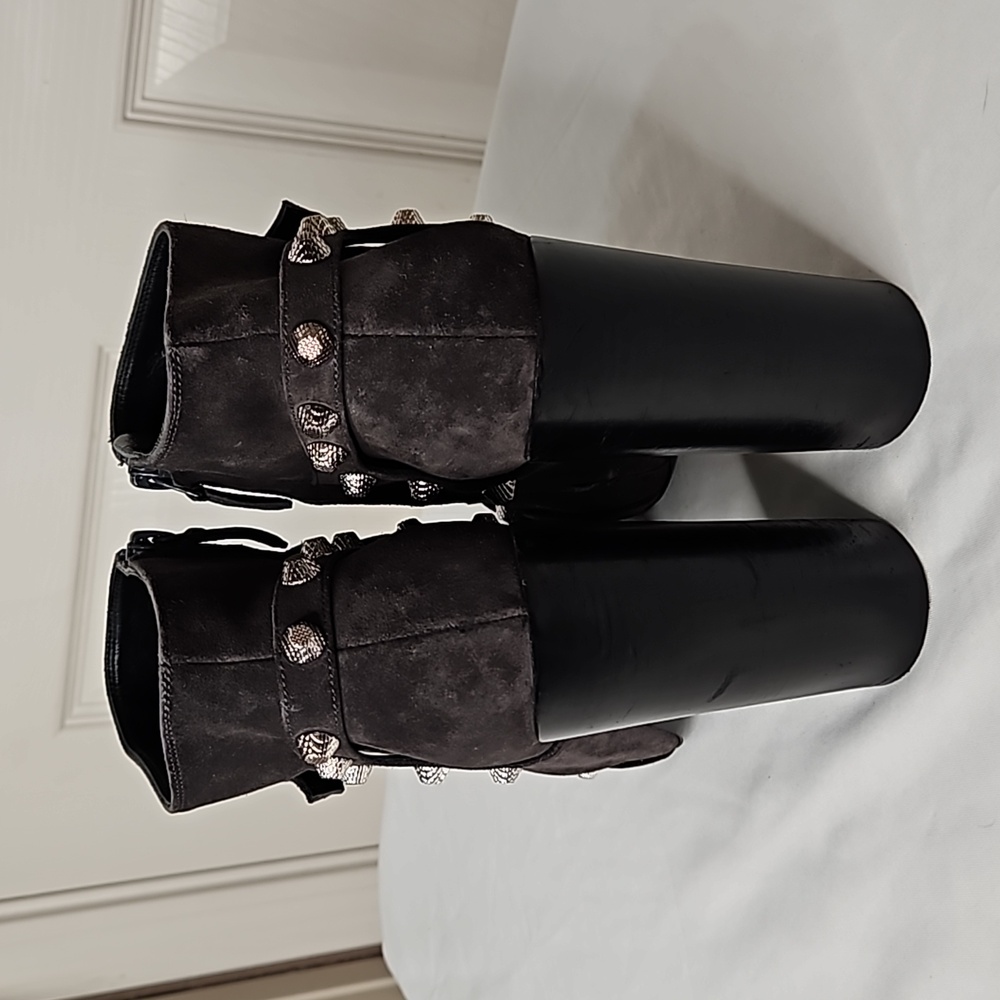 Balenciaga studded gray suede ankle boots size 39.5 - Picture 5 of 13